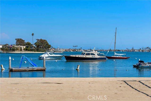 Detail Gallery Image 38 of 43 For 2431 Bayshore Drive, Newport Beach,  CA 92663 - 4 Beds | 3/1 Baths
