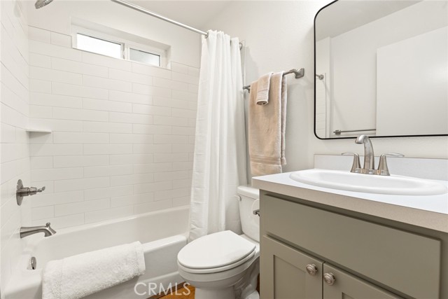 770 E 20th Street, Chico CA: https://media.crmls.org/medias/b5783c3c-31ea-4e30-8700-7ff846490fca.jpg