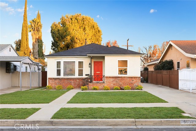 Detail Gallery Image 5 of 49 For 5052 Newcastle, Encino,  CA 91316 - 3 Beds | 2 Baths