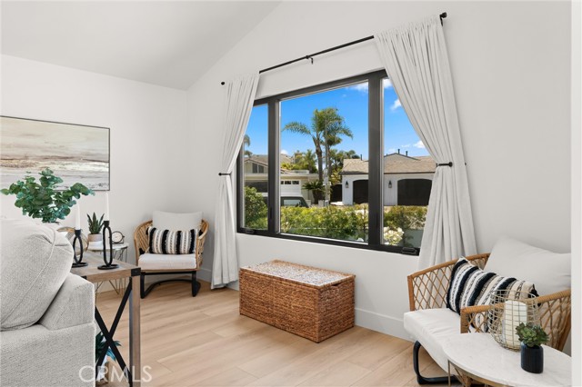 19582 Summer Breeze Lane, Huntington Beach CA: https://media.crmls.org/medias/b578a92e-f244-40be-a4b4-3fa5fce4289a.jpg