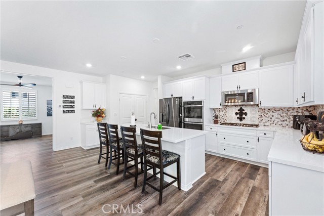 Detail Gallery Image 11 of 36 For 33116 Table Rock Dr, Winchester,  CA 92596 - 5 Beds | 3 Baths