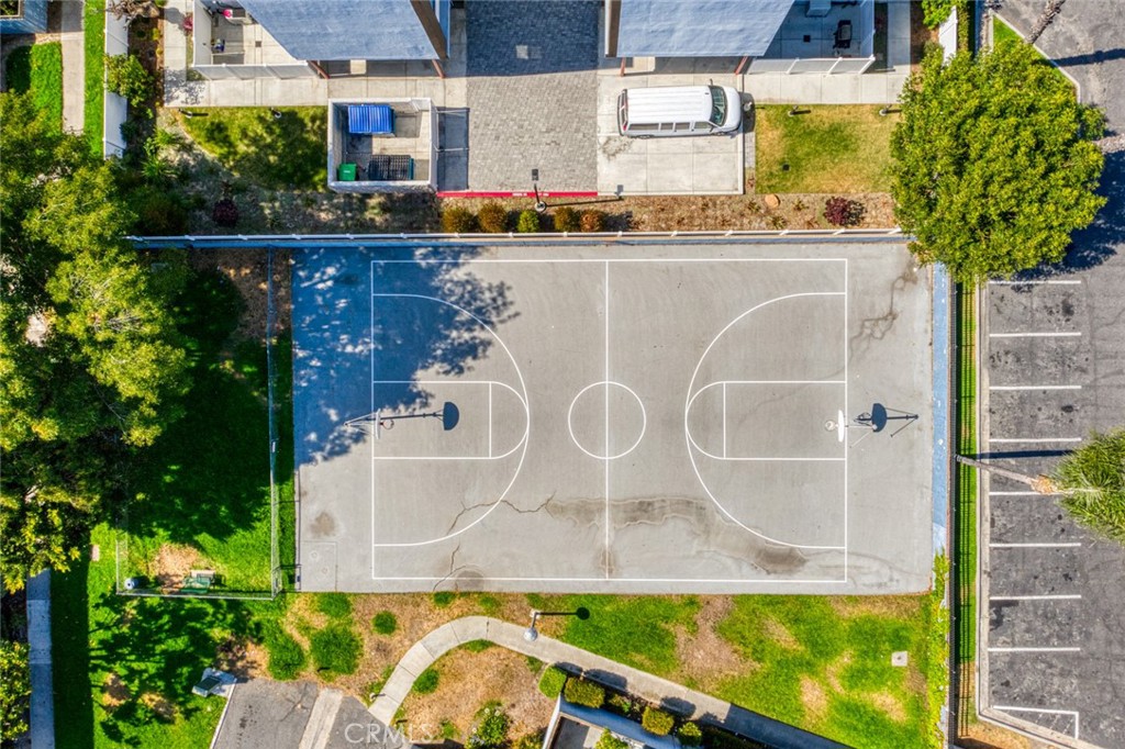 https://media.crmls.org/medias/b5791af1-2ab8-4850-933e-56a647dfdad8.jpg?preset=X-Large