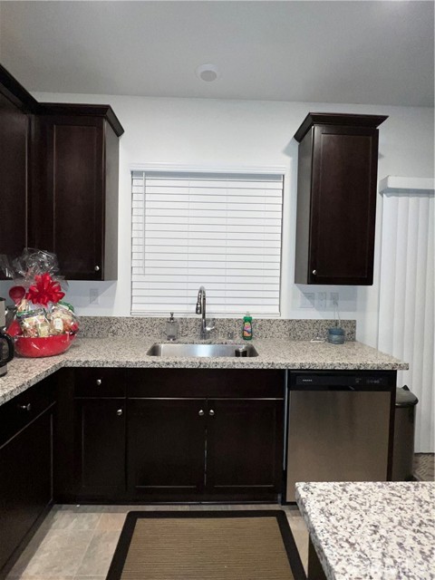 Detail Gallery Image 10 of 13 For 12919 Claremore St, Victorville,  CA 92392 - 3 Beds | 2/1 Baths