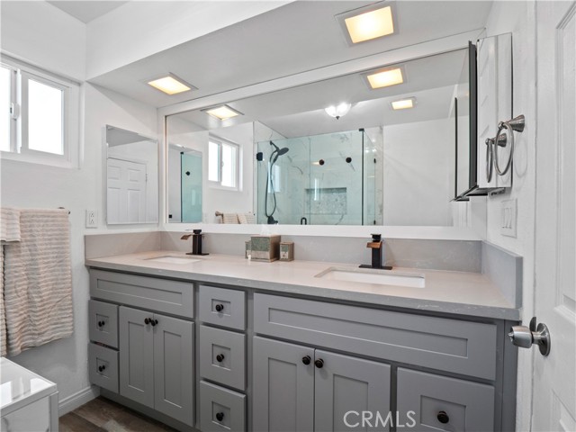 896 Moffatt Circle, Simi Valley CA: https://media.crmls.org/medias/b579e205-e00e-445b-9bdf-74e1c88d5d62.jpg