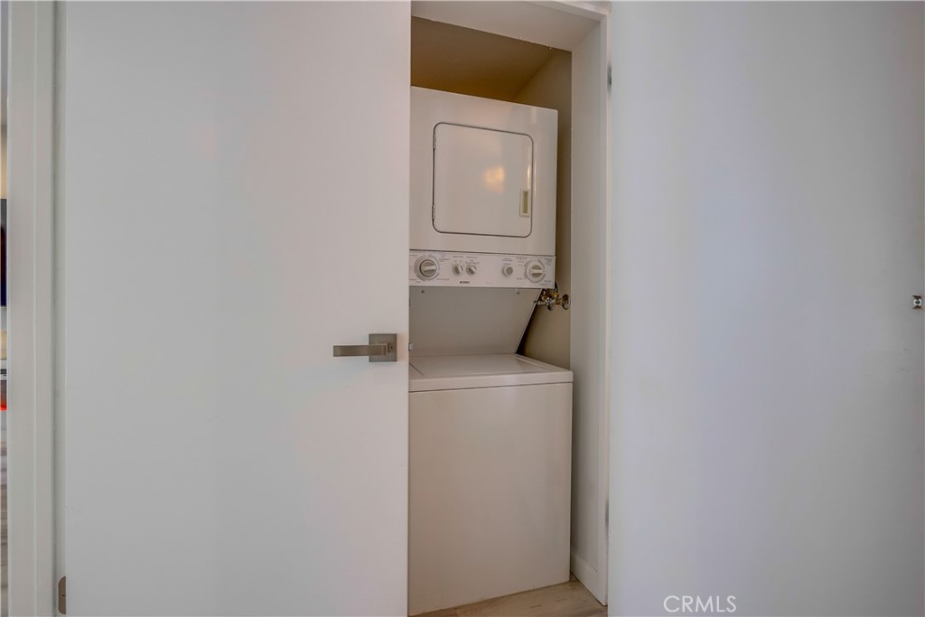 https://media.crmls.org/medias/b57ad4ef-5ec1-46de-bceb-9bd7d305b50a.jpg?preset=X-Large