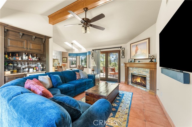 1632 Country Club Drive, Redlands CA: https://media.crmls.org/medias/b57b74c1-3250-4b17-ad49-d18ba24aa544.jpg