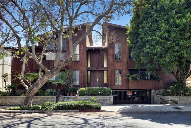 1747 Barry Avenue, Los Angeles CA: https://media.crmls.org/medias/b57b8753-c156-46d9-a068-4879dfc5f572.jpg