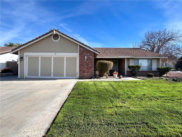 Detail Gallery Image 1 of 17 For 11847 3rd St, Yucaipa,  CA 92399 - 3 Beds | 2 Baths