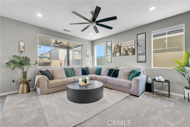 Detail Gallery Image 8 of 49 For 2493 Gunner Ridge Way, Rialto,  CA 92377 - 3 Beds | 2/1 Baths