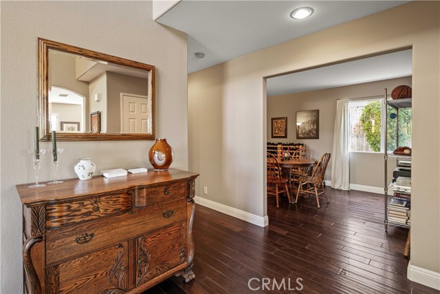 Detail Gallery Image 5 of 34 For 17942 Maplehurst Pl, Canyon Country,  CA 91387 - 3 Beds | 2/1 Baths