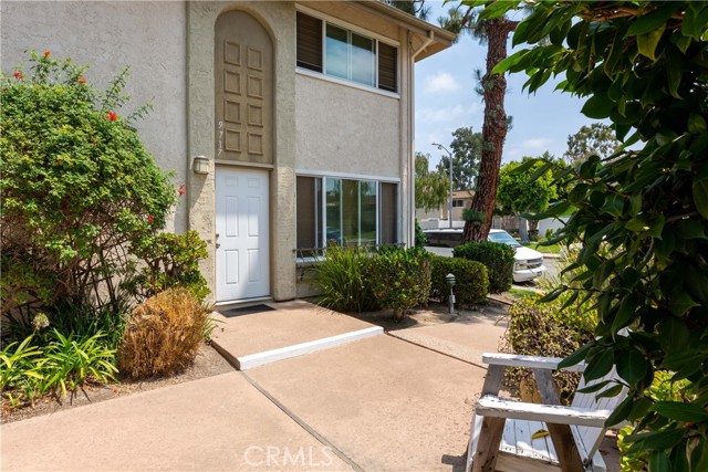 9717 Pettswood Dr #6, Huntington Beach, CA 92646