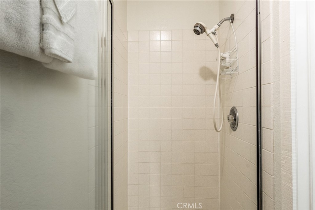 https://media.crmls.org/medias/b57de17b-c708-4830-aa2c-783a35971c16.jpg?preset=X-Large