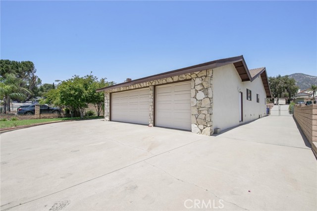 Detail Gallery Image 2 of 27 For 13650 Fenton Ave, Sylmar,  CA 91342 - 4 Beds | 2/1 Baths