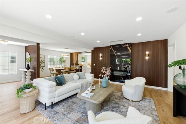 Detail Gallery Image 3 of 21 For 6119 Longridge Ave, Valley Glen,  CA 91401 - 4 Beds | 4/1 Baths
