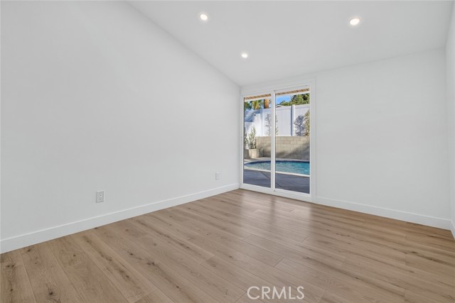 16445 Kingsbury photo 34