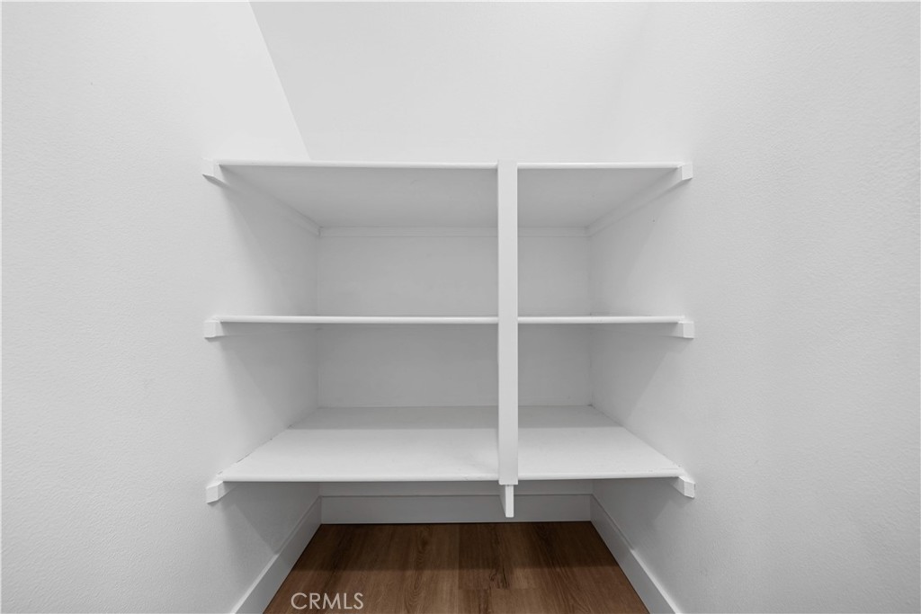 https://media.crmls.org/medias/b57ee24d-7058-48ca-9217-4ddd5601c364.jpg?preset=X-Large