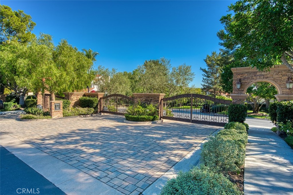 MLS #OC25241861 image #1