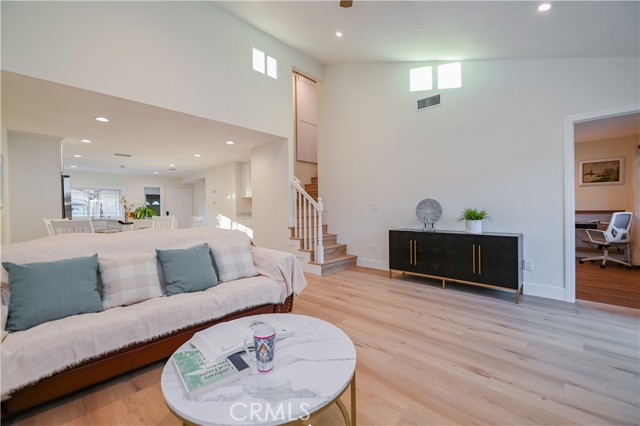 Detail Gallery Image 3 of 28 For 15 Camphor, Irvine,  CA 92612 - 3 Beds | 3 Baths