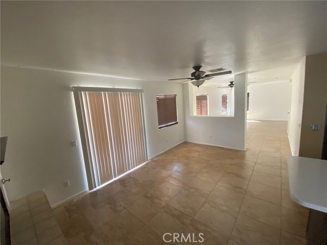 Detail Gallery Image 4 of 20 For 4935 Creekridge, Hemet,  CA 92545 - 5 Beds | 3 Baths