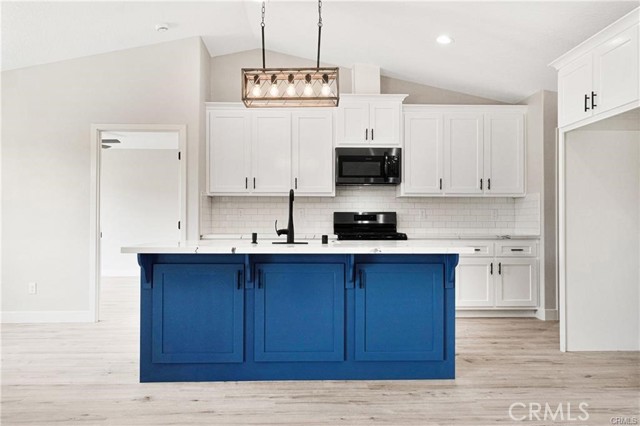 Detail Gallery Image 11 of 41 For 22562 Houston St, Apple Valley,  CA 92308 - 4 Beds | 2 Baths