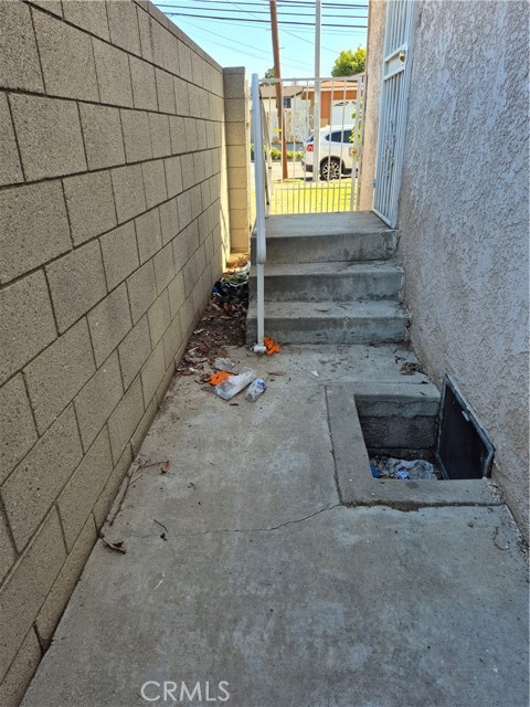 Detail Gallery Image 6 of 8 For 12621 S Hoover, Los Angeles,  CA 90044 - 4 Beds | 3 Baths