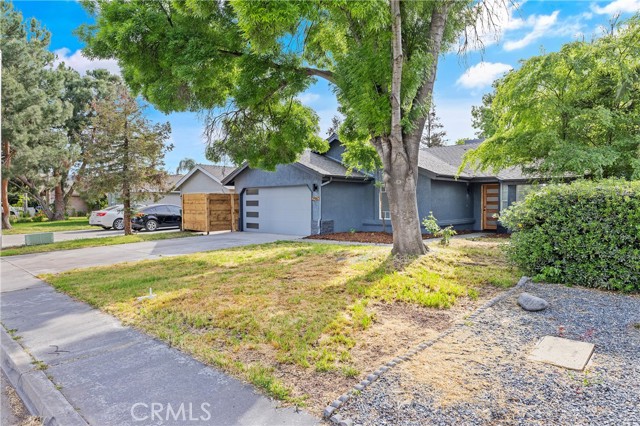 1967 N Ventura Avenue, Farmersville CA: https://media.crmls.org/medias/b5821723-0e31-4aa5-a565-239aa34eb1b5.jpg