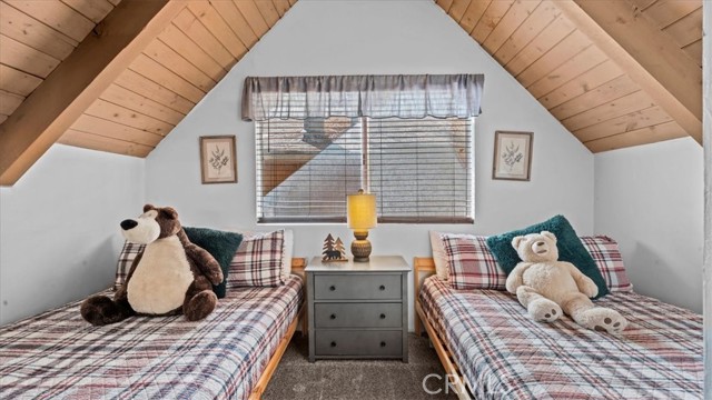 613 E Victoria Court, Lake Arrowhead, CA 92352
