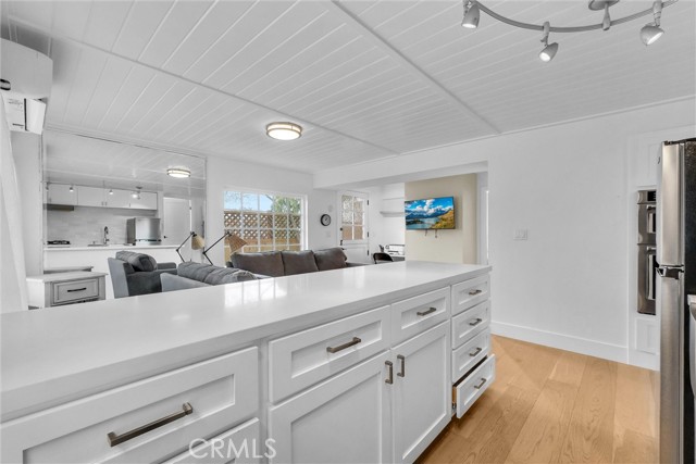 Detail Gallery Image 12 of 23 For 575 Through #B,  Laguna Beach,  CA 92651 - 1 Beds | 1 Baths