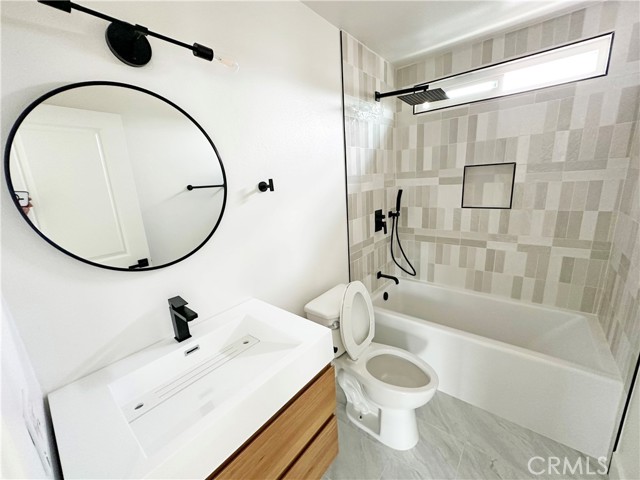 17372 Dairyview Circle, Huntington Beach CA: https://media.crmls.org/medias/b582e251-2971-4b4d-a90f-2c103396c4ff.jpg