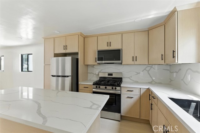 1170 Wilton, Hollywood CA: https://media.crmls.org/medias/b5841ca5-93c7-478b-8de9-4f8b958ff860.jpg
