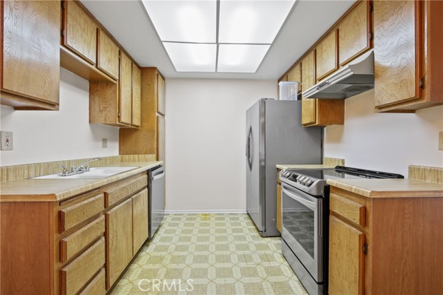 127 S Poplar Avenue, Brea CA: https://media.crmls.org/medias/b5854b8f-32f1-4a4d-8351-42459339b463.jpg