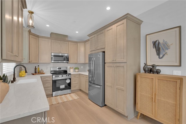 619 E Walnut, Monrovia CA: https://media.crmls.org/medias/b585673f-af5f-48d5-8375-692d3e011c31.jpg
