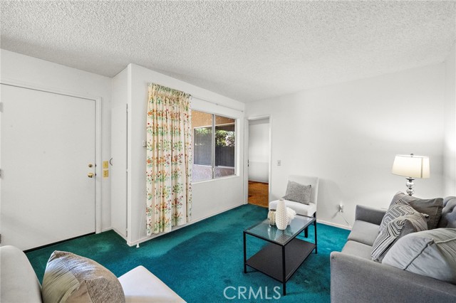 11551 Gladstone Circle, Fountain Valley CA: https://media.crmls.org/medias/b585bbdf-aed2-42c0-a935-76b3bf3d6958.jpg