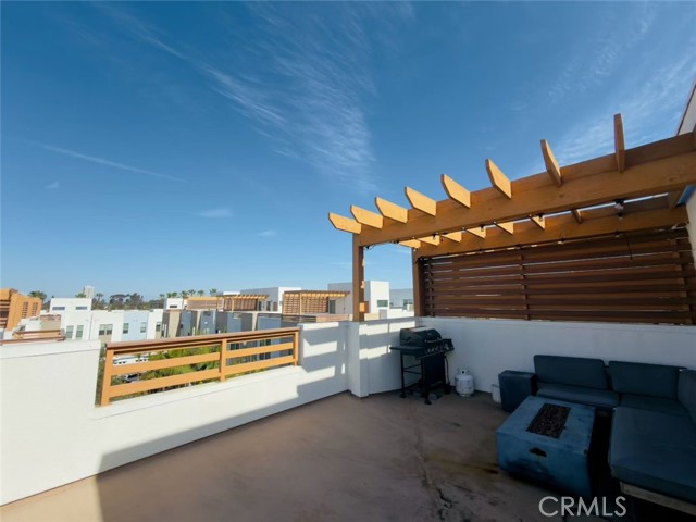 Detail Gallery Image 2 of 4 For 687 Doheny, Costa Mesa,  CA 92627 - 2 Beds | 2/2 Baths
