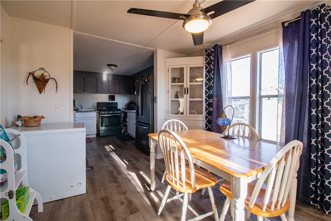 Detail Gallery Image 11 of 36 For 24664 Chimanimani Ct, Tehachapi,  CA 93561 - 2 Beds | 2 Baths