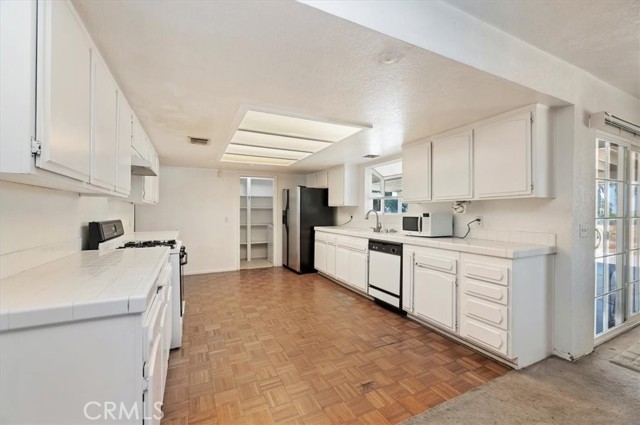 8853 Dufferin Avenue, Riverside CA: https://media.crmls.org/medias/b588ee26-b678-45fa-9018-c83067e31e5d.jpg