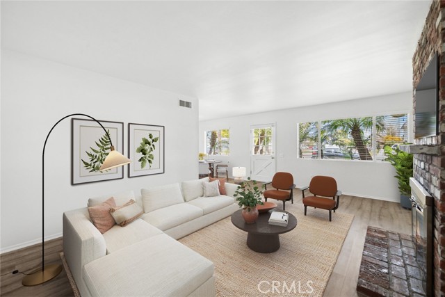 Detail Gallery Image 3 of 13 For 375 Woodland Pl a,  Costa Mesa,  CA 92627 - 3 Beds | 1/1 Baths