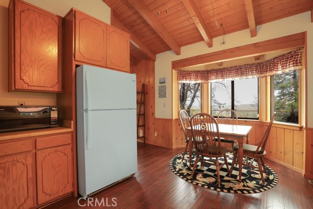 Detail Gallery Image 11 of 33 For 529 Dover Ct, Lake Arrowhead,  CA 92352 - 2 Beds | 2 Baths