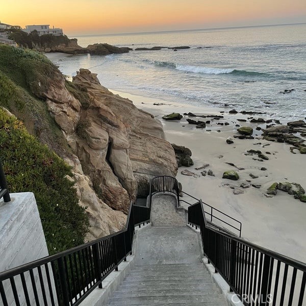 31602 Santa Rosa Drive, Laguna Beach CA: https://media.crmls.org/medias/b589822f-4a70-43f9-809d-85784bef3c94.jpg
