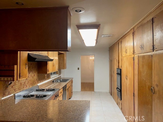 Detail Gallery Image 8 of 14 For 616 Nottingham Dr, Redlands,  CA 92373 - 3 Beds | 2 Baths