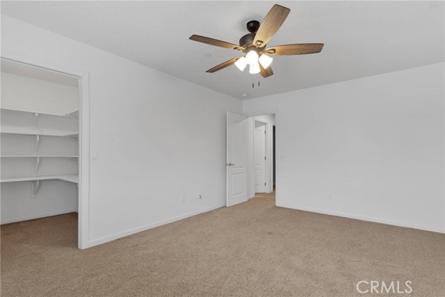 Detail Gallery Image 13 of 38 For 5378 Bellflower St, Oak Hills,  CA 92344 - 4 Beds | 2/1 Baths