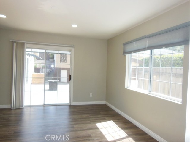 4956 Revlon Drive, La Canada Flintridge CA: https://media.crmls.org/medias/b58ae1fe-098e-47d9-96c6-0c6d39fc9fa7.jpg
