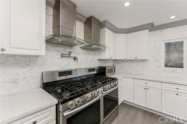 6059 Vantage Avenue, Valley Glen CA: https://media.crmls.org/medias/b58b2bf7-eeb9-4732-9ce2-140cb86e3cbd.jpg