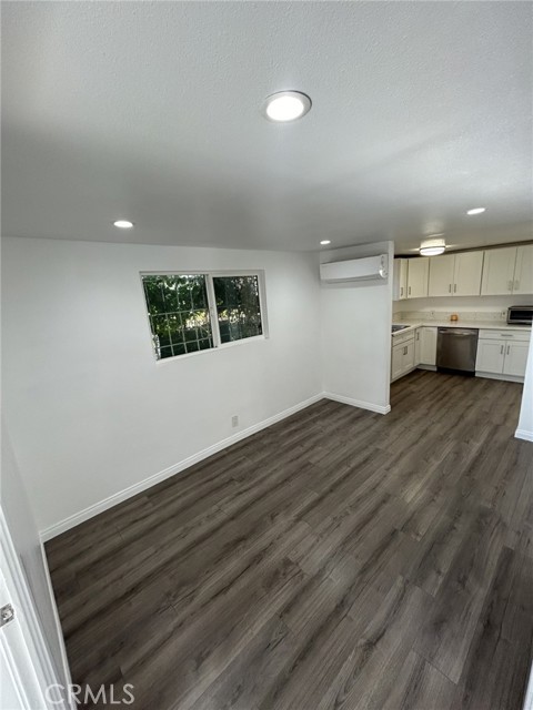 Detail Gallery Image 11 of 42 For 243 E 38th St, Los Angeles,  CA 90011 - 3 Beds | 2 Baths