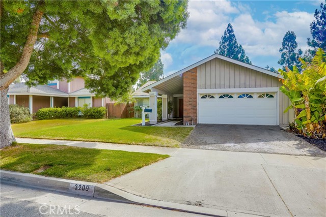 3209 S Center Street, Santa Ana CA: https://media.crmls.org/medias/b58b4c3e-b17d-457c-aa48-78d197dc14be.jpg