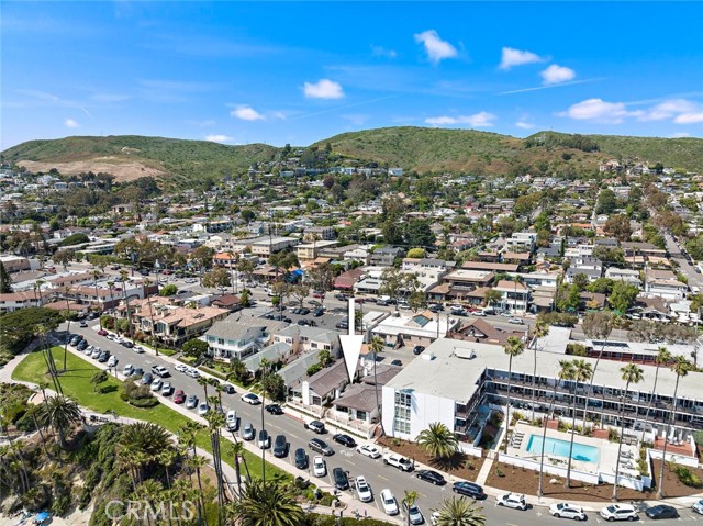 350 Cliff, Laguna Beach CA: https://media.crmls.org/medias/b58bb398-18e7-4f65-824e-9365bcb5aa80.jpg