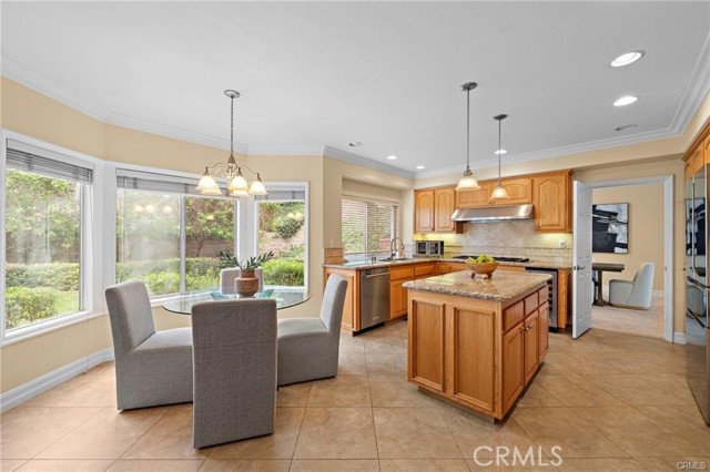 2811 N Roxbury, Orange CA: https://media.crmls.org/medias/b58bd5f3-76d7-496e-9498-12cf8684eac4.jpg