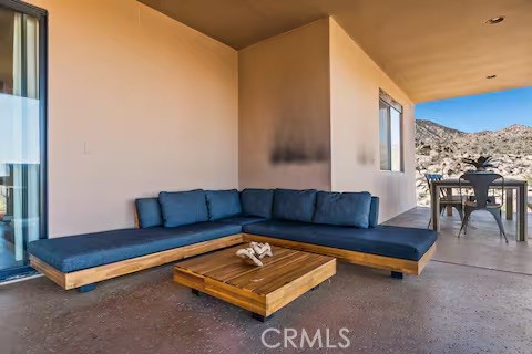 https://media.crmls.org/medias/b58bfa4f-d6be-49e1-8ef3-49e093bd4f7b.jpg?preset=X-Large