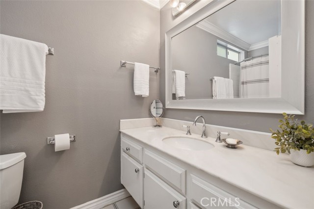 25572 Orchard Rim Ln, Lake Forest CA: https://media.crmls.org/medias/b58c53f9-fadd-4b66-98a3-fc738c7b76ce.jpg