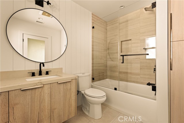 Detail Gallery Image 14 of 26 For 17606 Bromley St, Encino,  CA 91316 - 4 Beds | 3/1 Baths